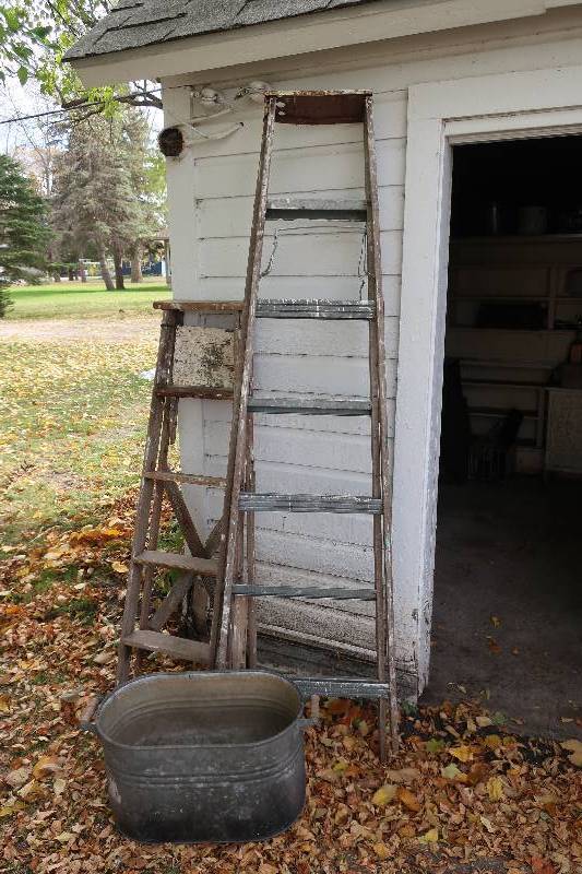 METAL TUB AND TWO WOODEN LADDERS