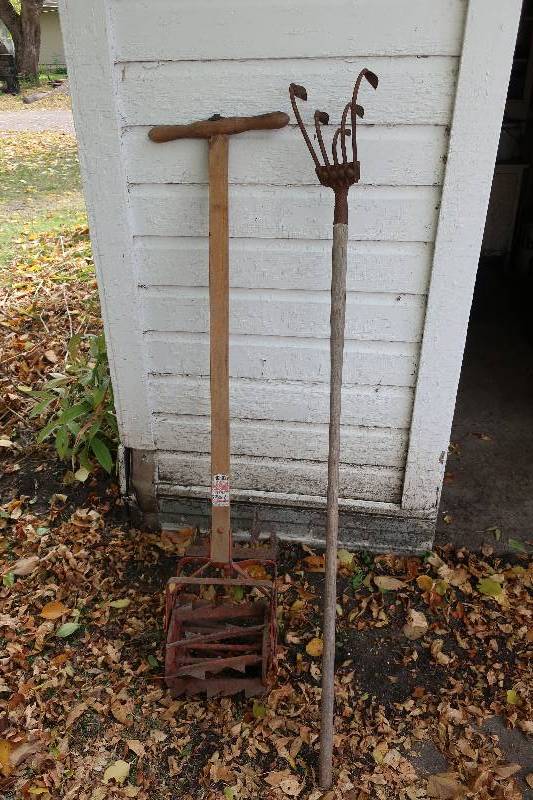 TWO VINTAGE GARDENING IMPLEMENTS
