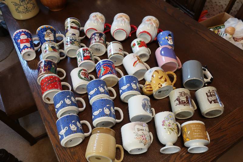VARIETY OF COFFEE MUGS