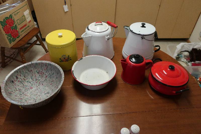 ENAMELWARE ITEMS