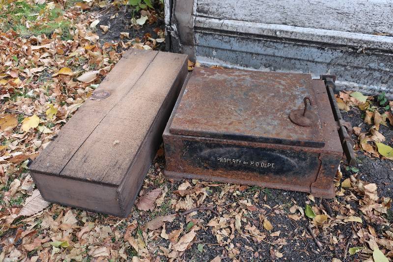 OLD FEED SCALE AND WOODEN BOX