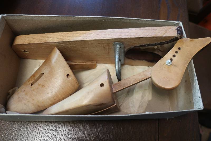 SHOE STRETCHER