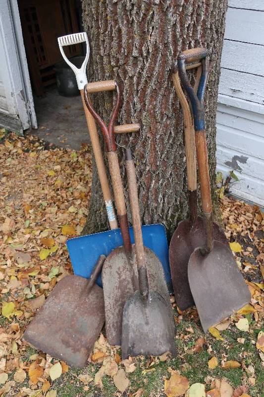 VARIETY OF SHOVELS