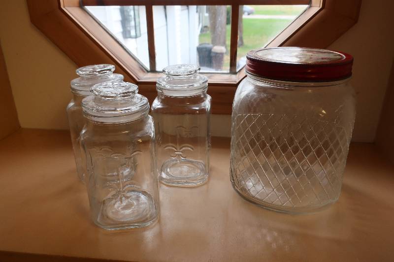GLASS JARS