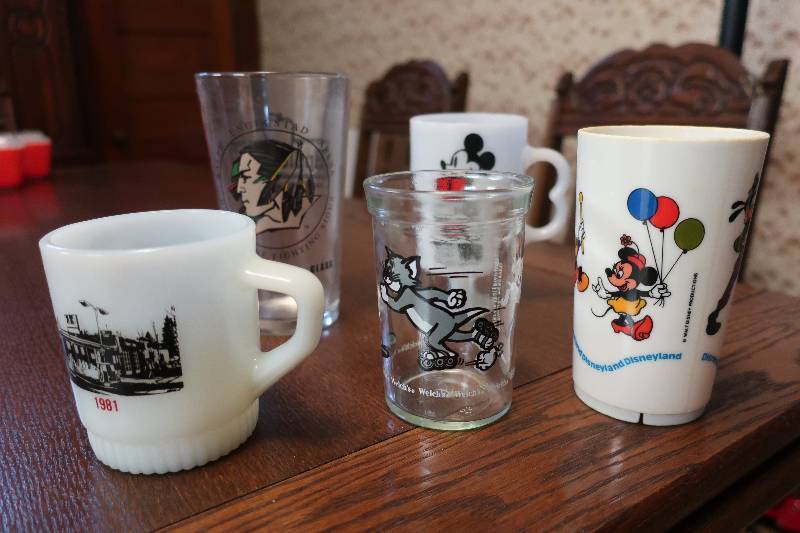 THEMED GLASSES