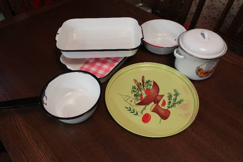 ENAMELWARE ITEMS