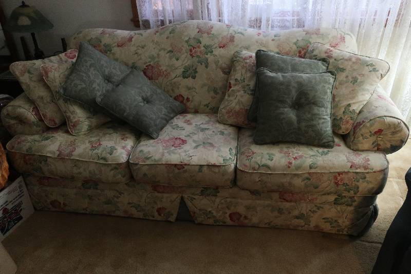 FLORAL PRINT SOFA