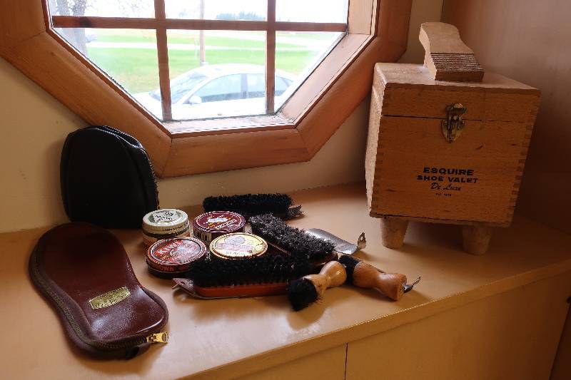 SHOE VALET AND SHOE CARE PRODUCTS