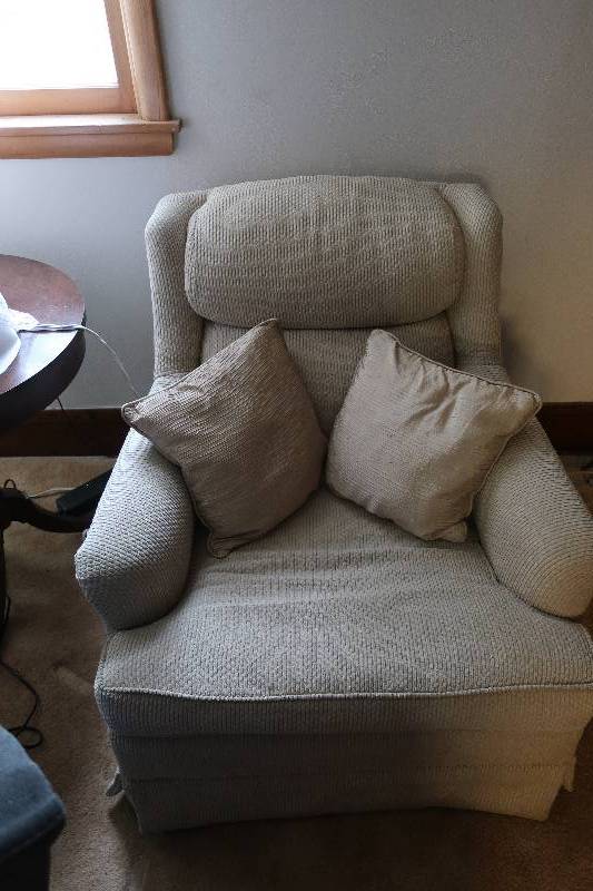 ARM CHAIR