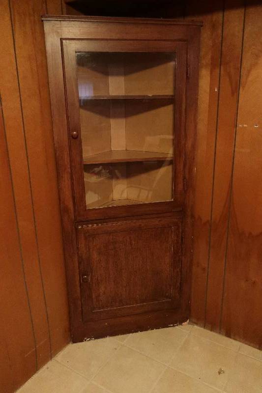 CORNER CABINET