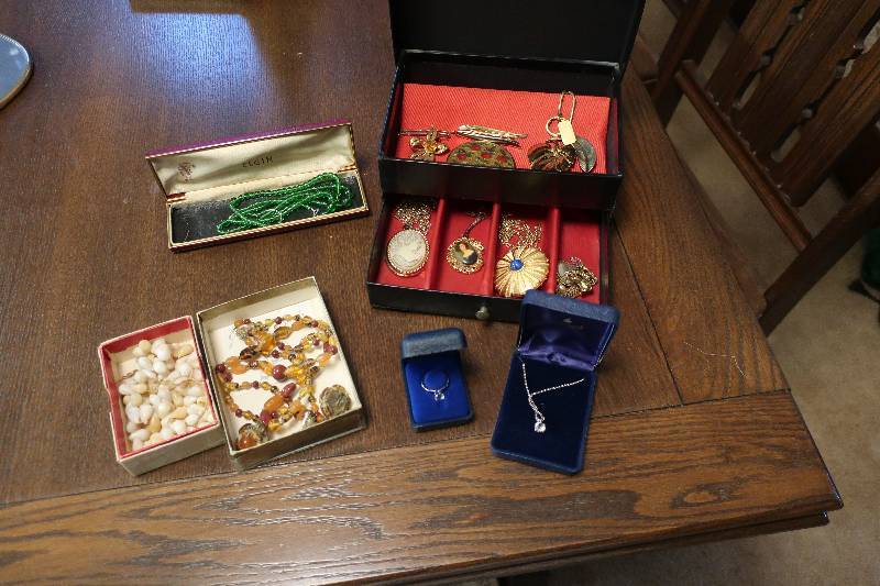 VINTAGE JEWELRY