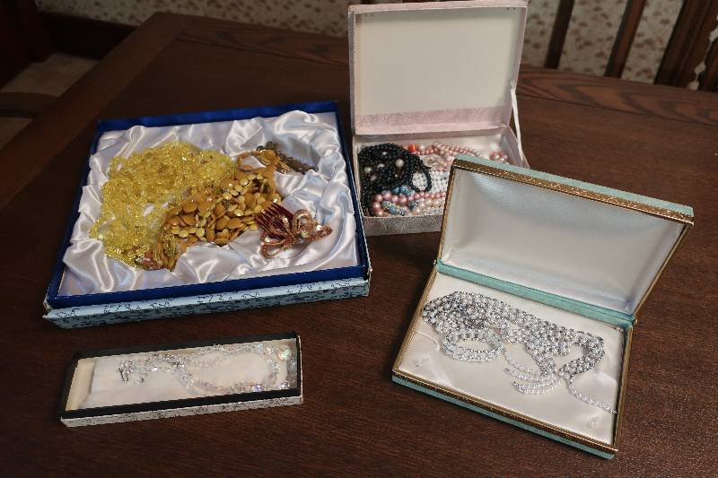 VINTAGE JEWELRY