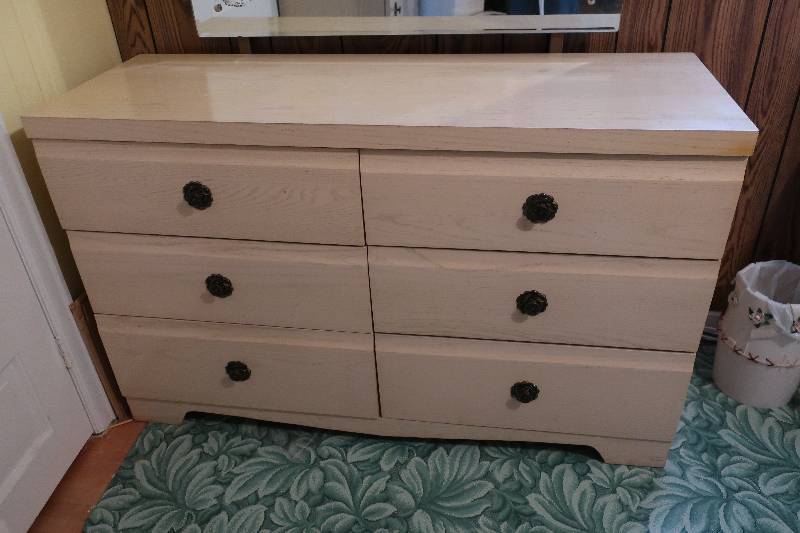 DRESSER AND MIRROR