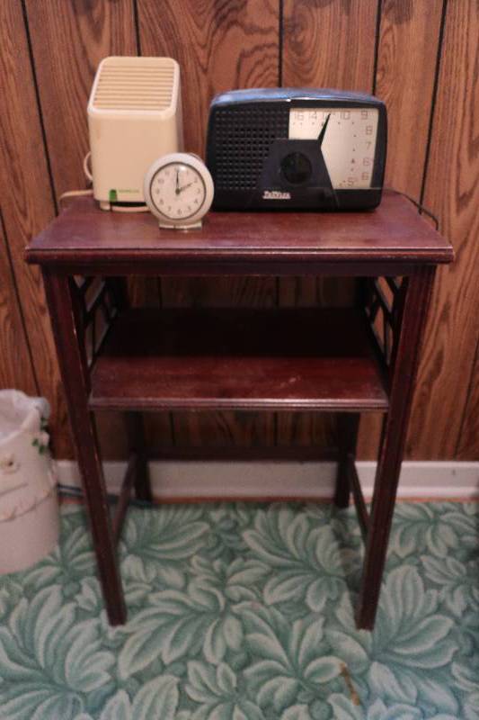 WOOD TABLE AND CONTENTS