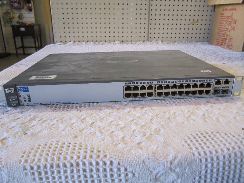 lot 2 image: HP ProCurve Switch 2626 J4900B Unte...