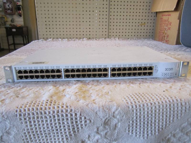 lot 3 image: 3COM Switch 4400  3C17204  Supersta...