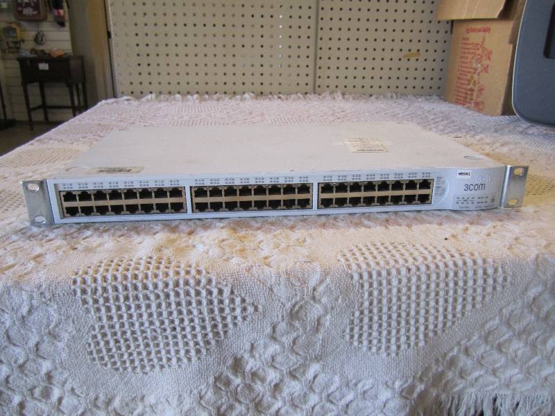 lot 4 image: 3COM Switch 4400  3C17204  Supersta...