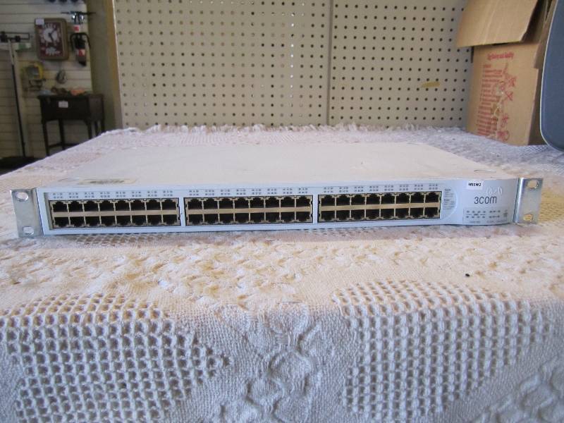 lot 5 image: 3COM Switch 4400  3C17204  Supersta...