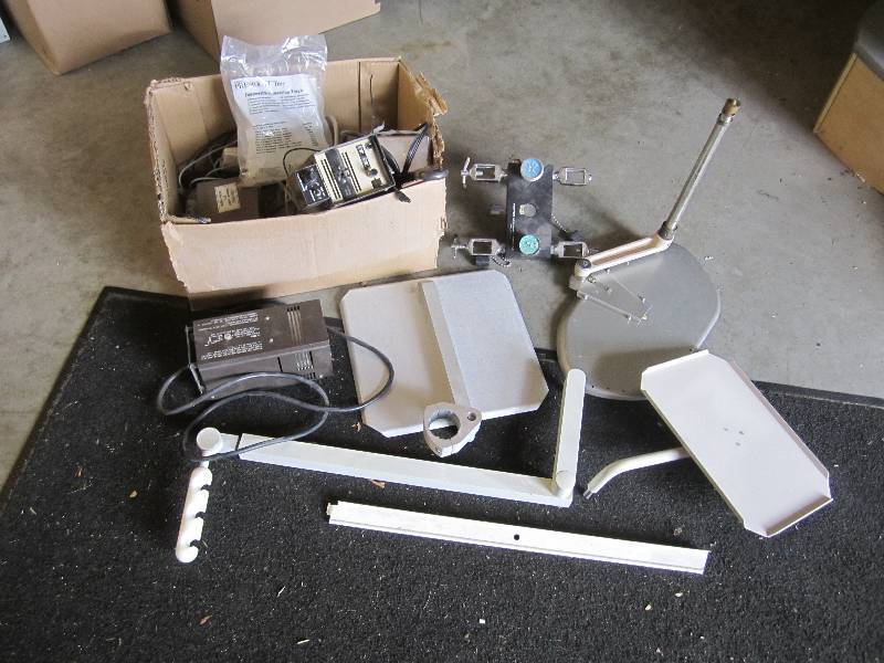 lot 32 image: Lot of Misc Dental Related Items....