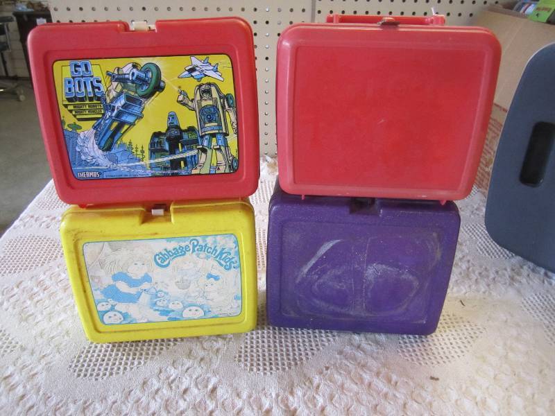 lot 46 image: Lot of 4 Lunch Boxes with Thermos...