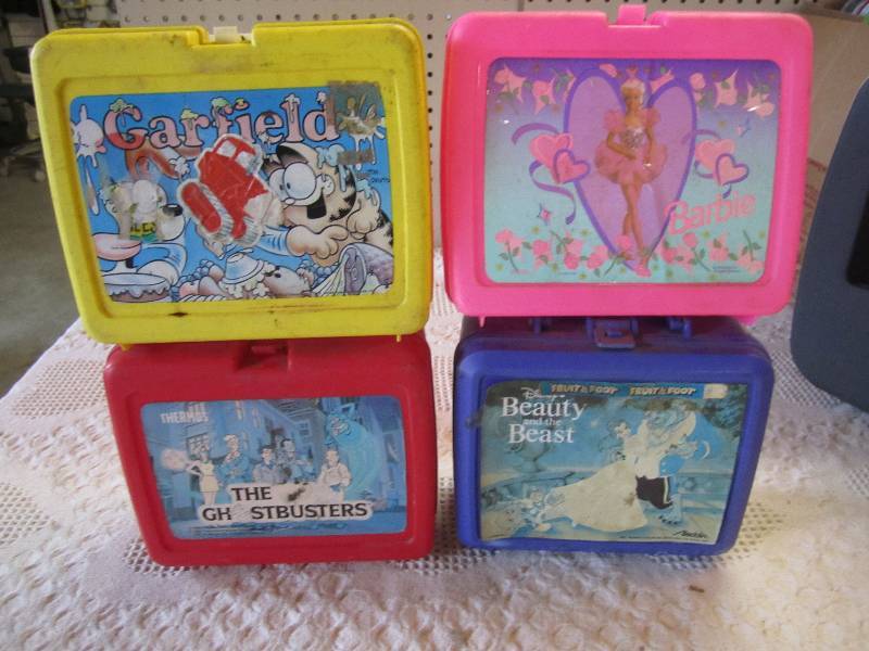lot 48 image: Lot of 4 Lunch Boxes No Thermos...