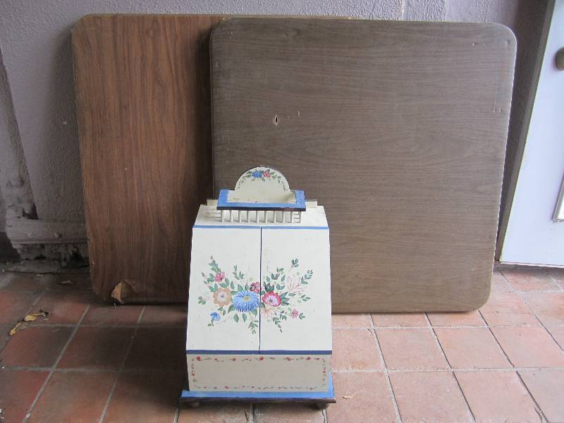lot 51 image: 2 Folding Card Tables and Decor Cab...