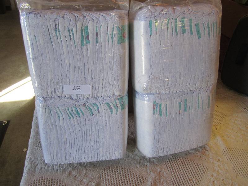 lot 70 image: Lot of 100 Diapers 2 packs of 50 ea...