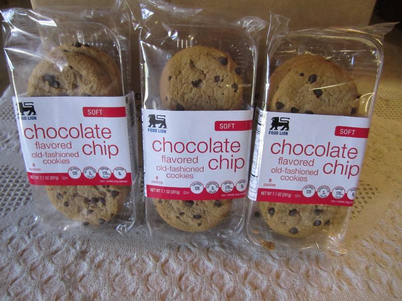 lot 135 image: Case of 12 - 8 Packs of Chocolate C...