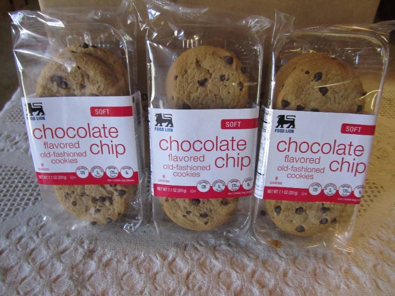 lot 136 image: Case of 12 - 8 Packs of Chocolate C...