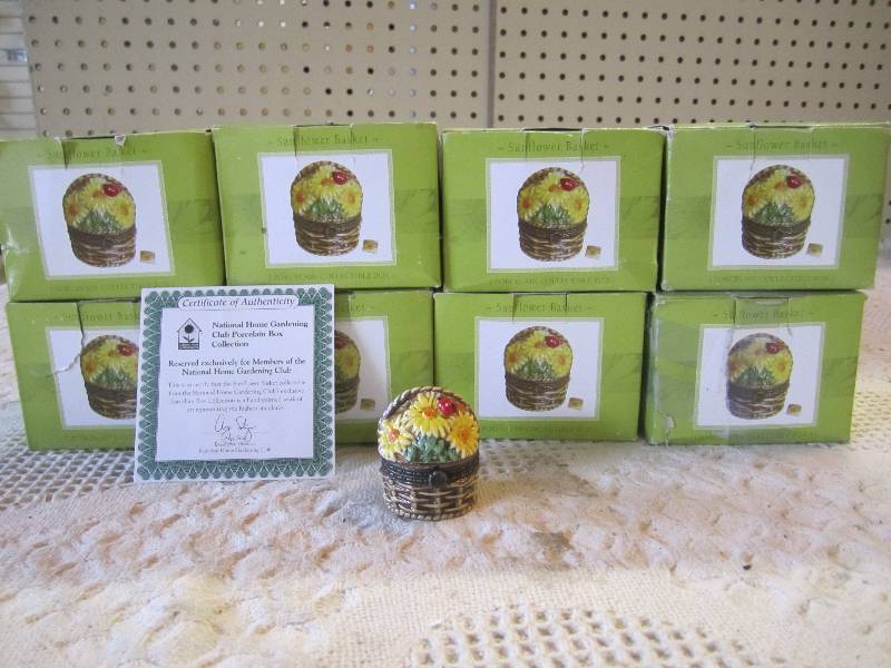 lot 233 image: Lot of 8 Porcelain Sunflower Basket...