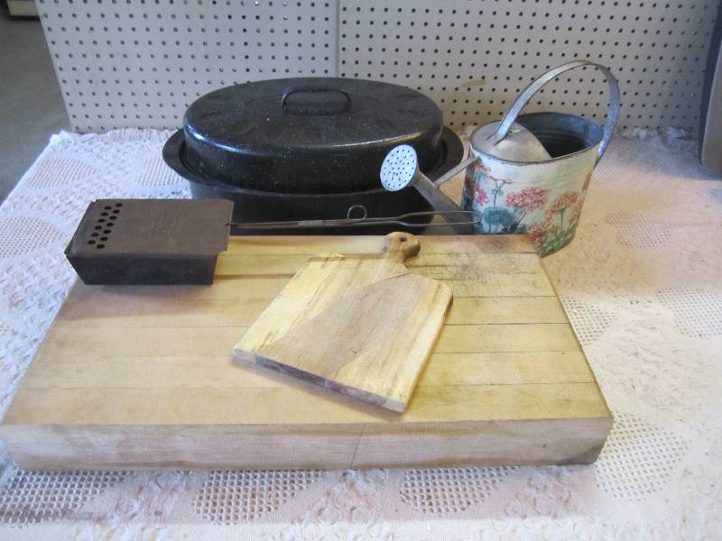 lot 237 image: Lot of Vintage Items See Photos...