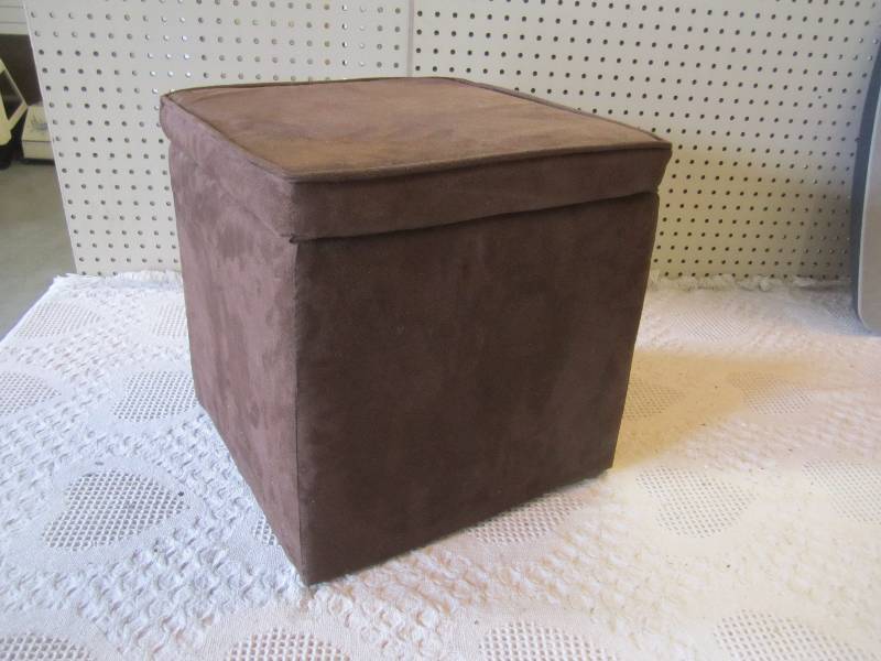 lot 259 image: Cushioned Ottoman with Storage 15 ...