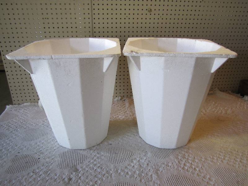 lot 263 image: 2 Large Foam Planters 16 x 16 at ...