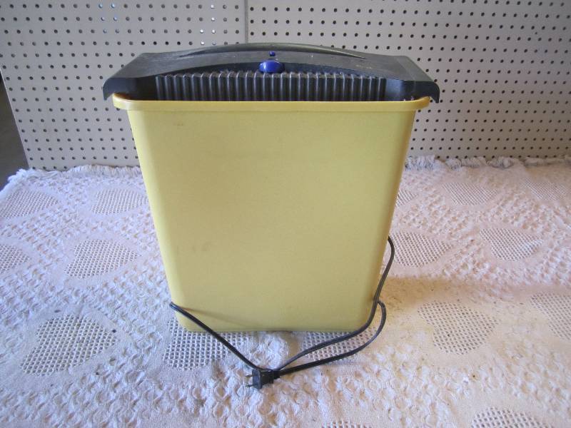 lot 264 image: Paper Shredder with Waste Basket Te...