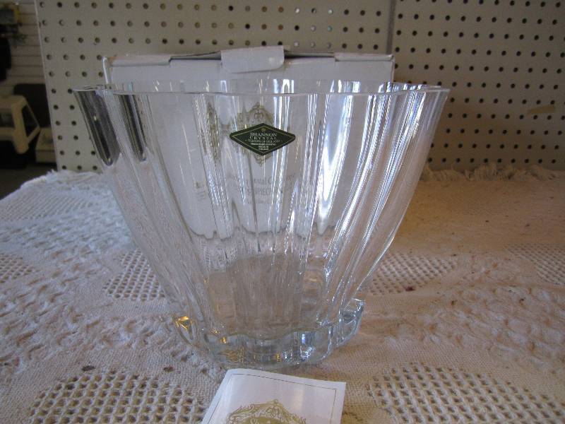 lot 275 image: Shannon Crystal Ruffle Centerpiece ...