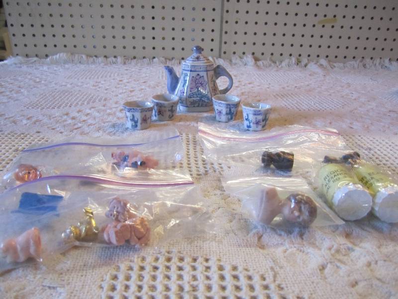 lot 281 image: Small Ceramic Tea Set Misc Mini Fig...