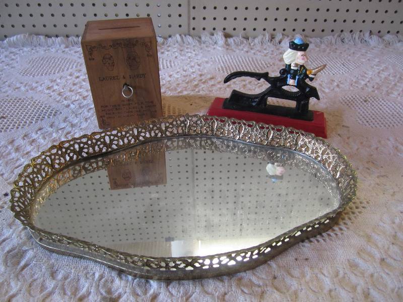 lot 285 image: Cast Iron Nut Cracker Laurel & Hard...