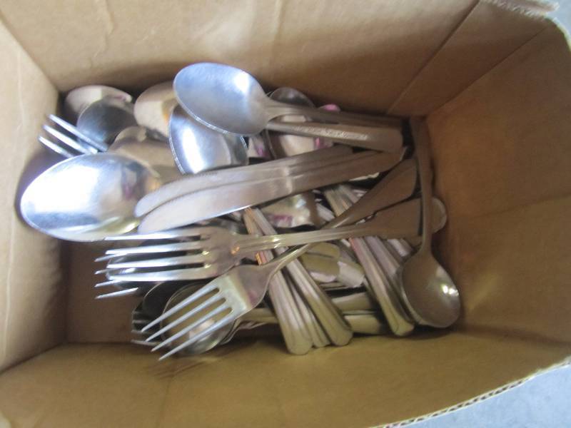 lot 301 image: Lot of misc vintage dishes and silv...
