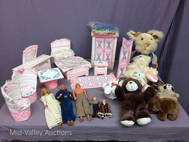 Dollhouse furniture & Barbie