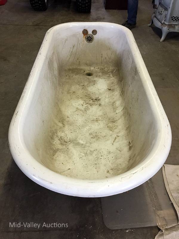 Clawfoot tub 2
