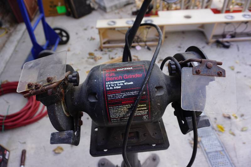 lot 9 image: Craftsman 6 Pedestal Grinder With Light