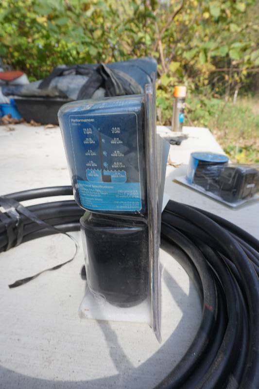 lot 79 image: Total Pond Brand Model DD11560 Landscape Pond Pump With PVC Hose