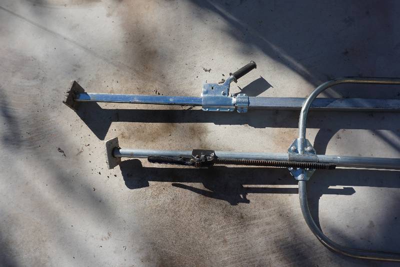 lot 96 image: 2 - Semi Truck Van Cargo Load Ratchet Braces
