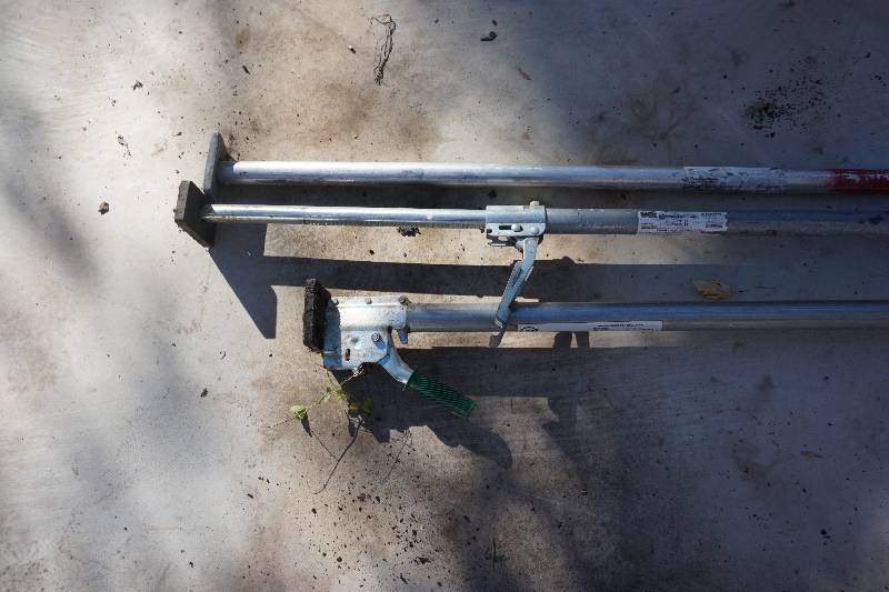 lot 97 image: 3 - Semi Truck Van Cargo Load Ratchet Braces