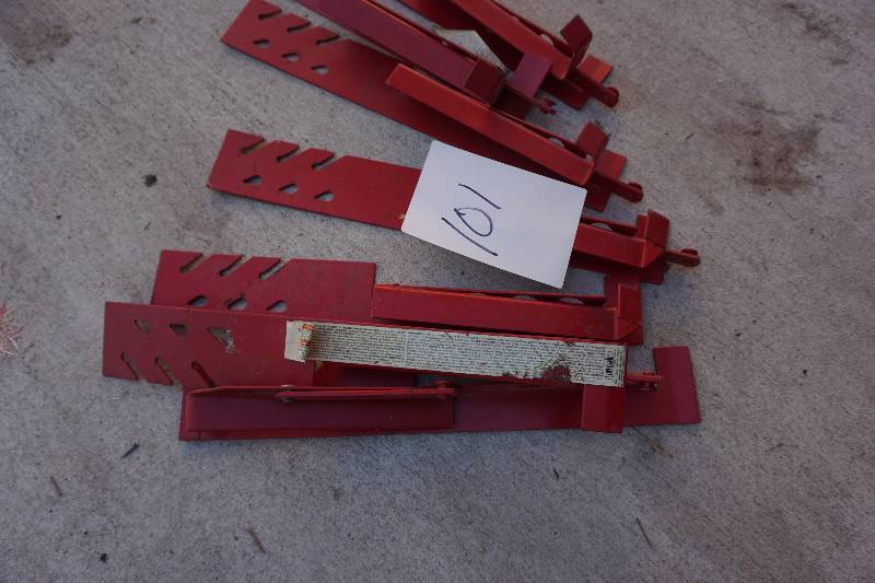 lot 101 image: Lot of - 7 Contractors Roofing JacksBraces