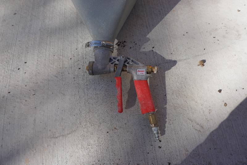 lot 104 image: Wal Board Pro Brand Pneumatic Texture Gun