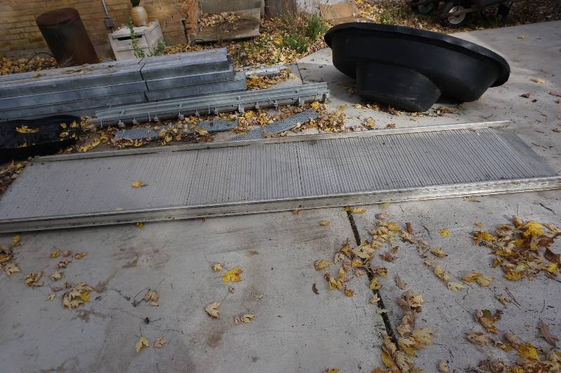 lot 65 image: Todco Brand 12 Moving Truck 1500 lb Load Ramp