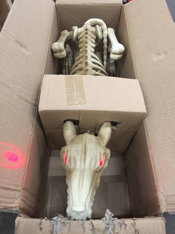 lot 15 image: 28 in. Animated Howling Skeleton Wolf with LED Illuminated Eyes