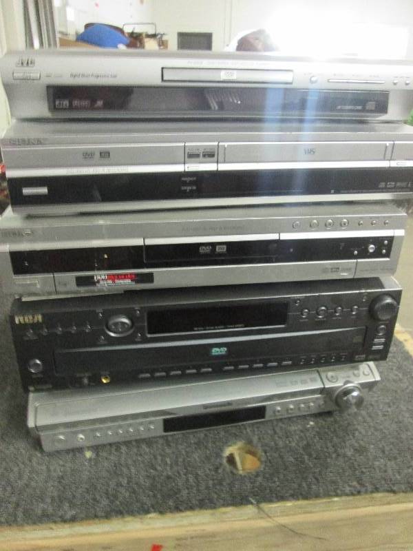 5 dvd players all tested and work ...