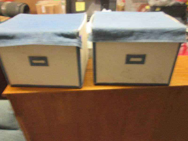 2 storage cubes ...